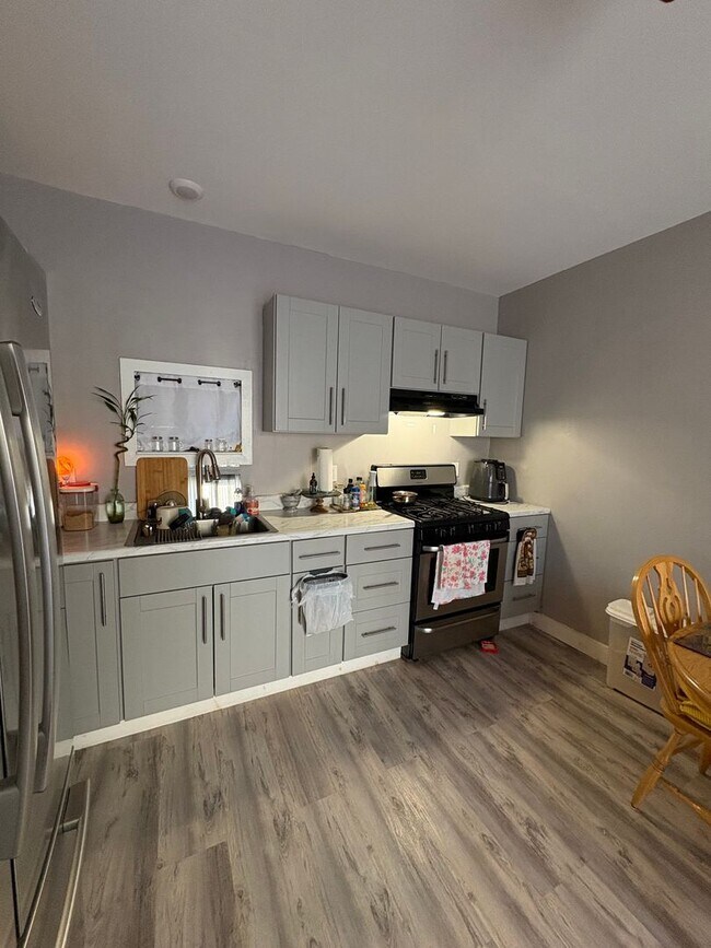 Building Photo - 117-119 Portland St-119-1