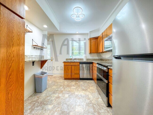 Building Photo - Tranquil Home Steps from Manito Park