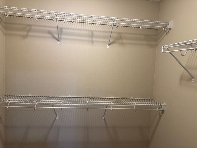 Building Photo - Beautiful Home in Deer Lake Estates