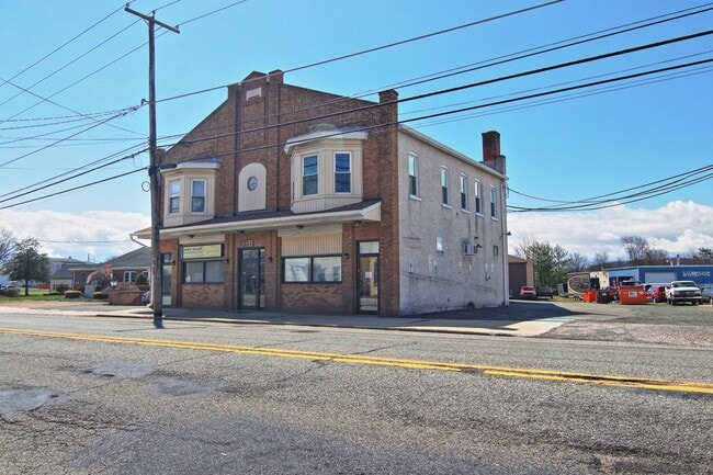 Building Photo - 1314 E Philadelphia Ave