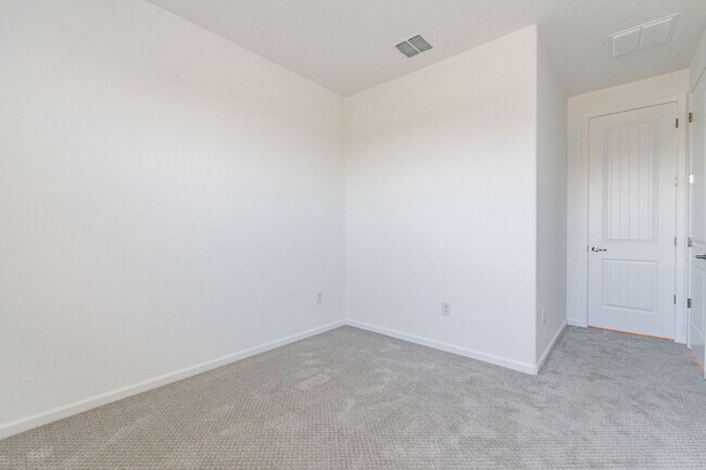Building Photo - Pending/ Rented - New Mattamy Home!