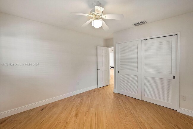 Building Photo - 410 Castania Ave