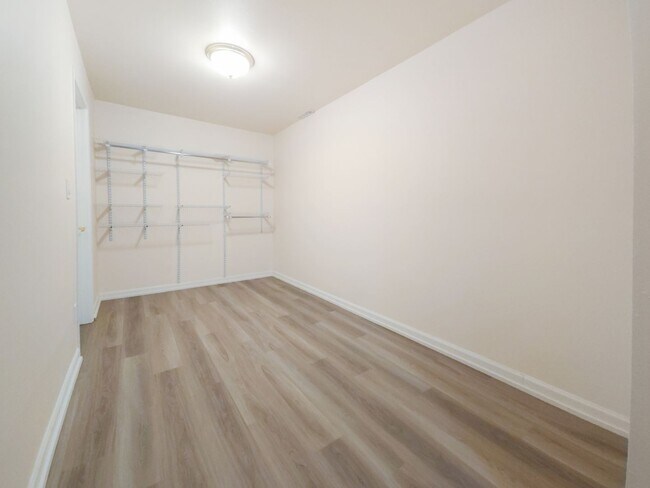 Building Photo - 7711 SE 39th St
