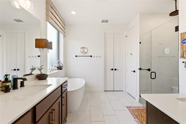 Building Photo - 3201 Casablanca St