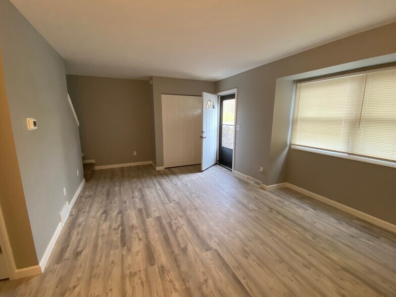 Building Photo - 6036 Applecrest Ct