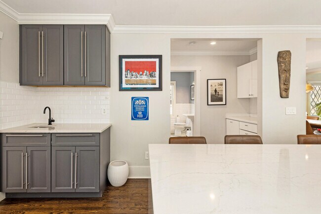 Building Photo - 4445 N Frederick Ave