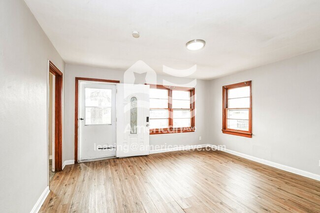 Building Photo - 1143 Charbonier Rd