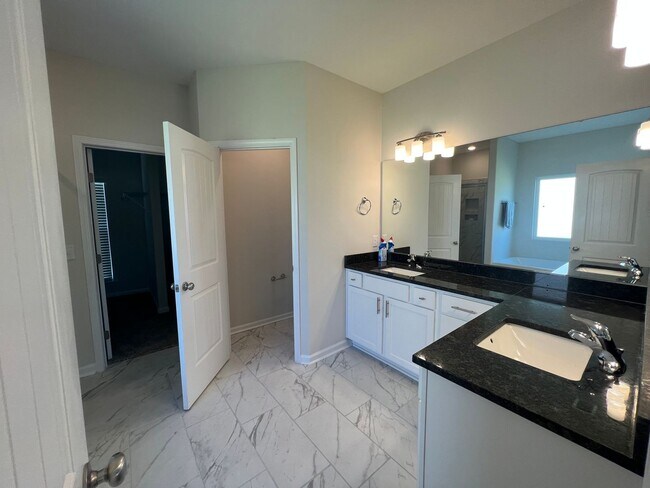 Building Photo - 105 Keats Grove Ct