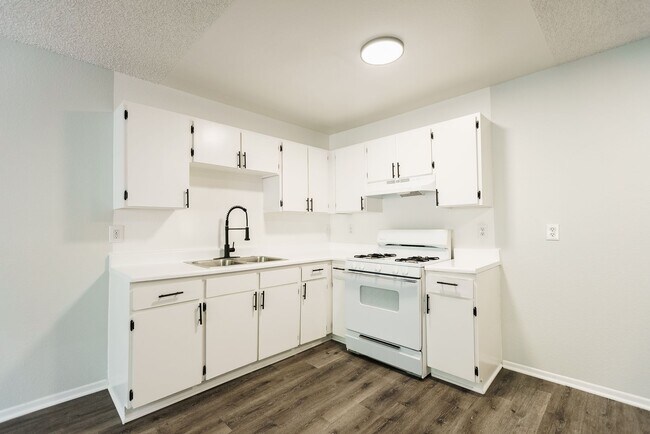 Interior Photo - 226 South Serrano