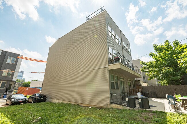 Building Photo - 1619 Ogden St