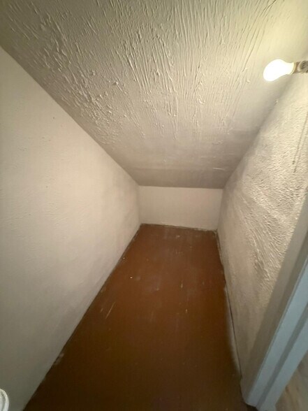 Building Photo - 39 Ferrin Pl