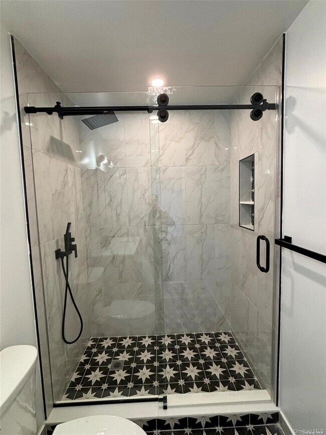 Building Photo - 1353 Old Northern Blvd