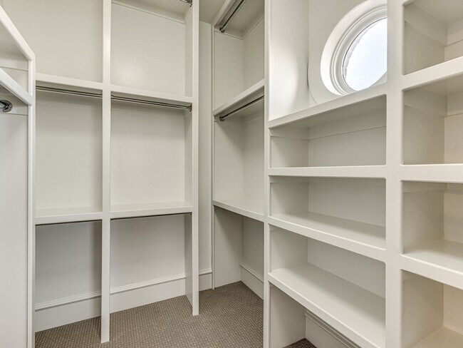 Building Photo - Beautiful Downtown OKC Townhouse