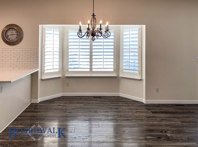 Building Photo - Modern Living Meets Mountain Lifestyle in Sandy