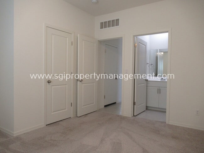 Building Photo - 19218 W Pierson St