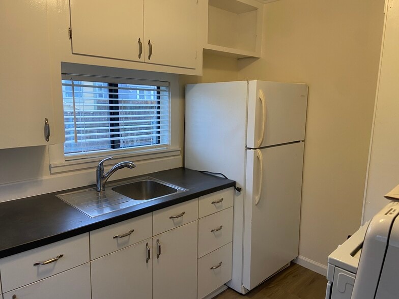 Building Photo - 1237 West Ave