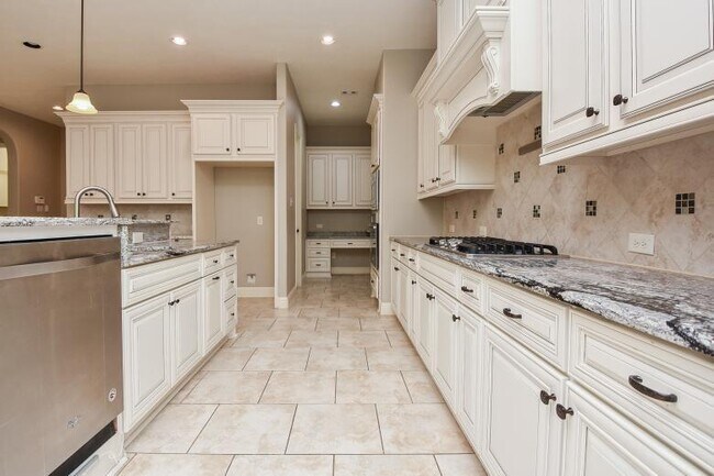 Building Photo - 6615 Rising Hills Ln