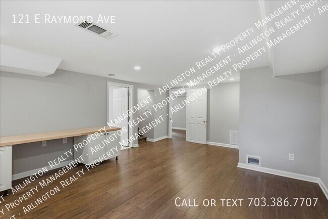 Building Photo - 121 E Raymond Ave