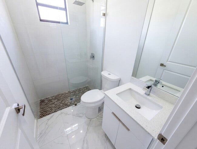 Building Photo - 4402 NW 34th St
