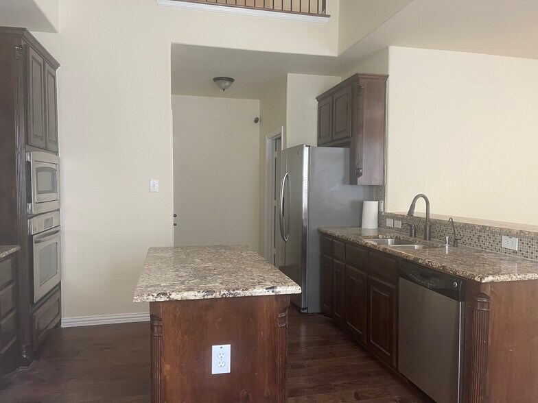 Kitchen - 434 Needham Dr
