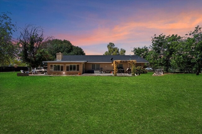 Building Photo - 23265 Vía Del Arroyo