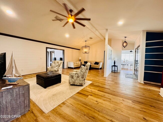 Building Photo - 916 Cobia Dr