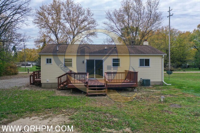 Building Photo - 3 bedroom, 1.5 baths Ranch home with a bas...