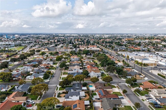 Building Photo - 4201 Franklin Ave