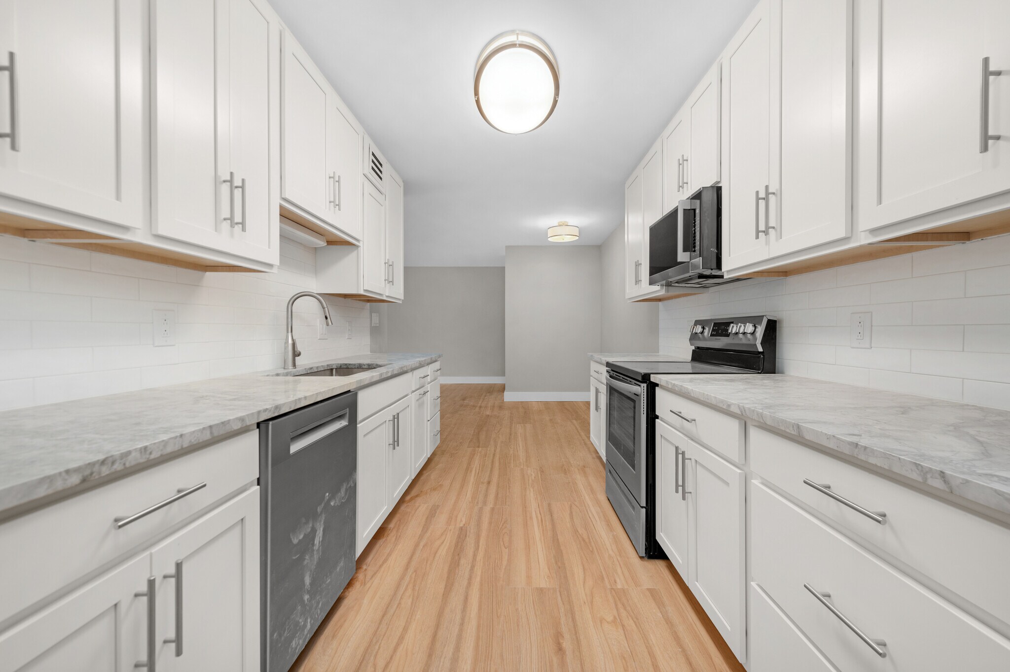 Kitchen - 20333 Detroit Rd
