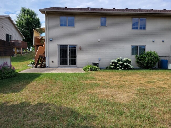 Building Photo - 3 Bedroom Twin Home