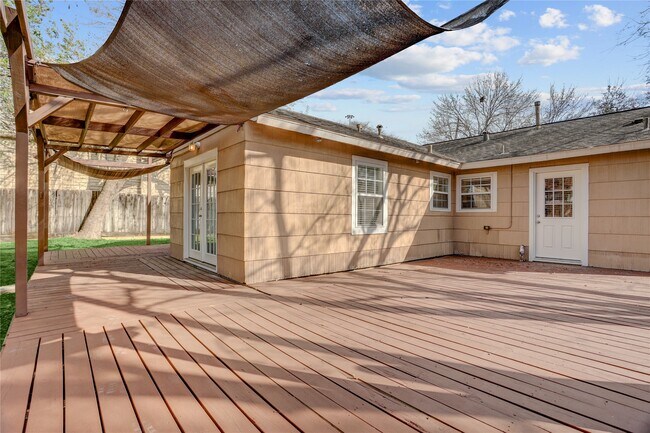 Building Photo - 4708 Mayfair St