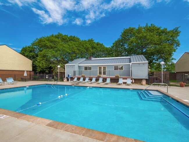 Building Photo - 1766 Willoway Cir S