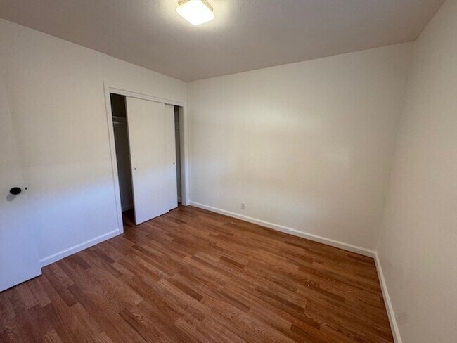 Building Photo - 1211 Mayette Ave