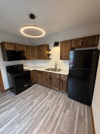 Building Photo - 2 Bedroom Lower Duplex