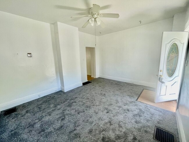 Building Photo - 2 Bed 1 Bath- Pittsburgh PA