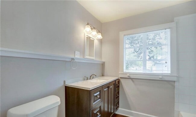 Building Photo - Exceptional Eastside Bungalow