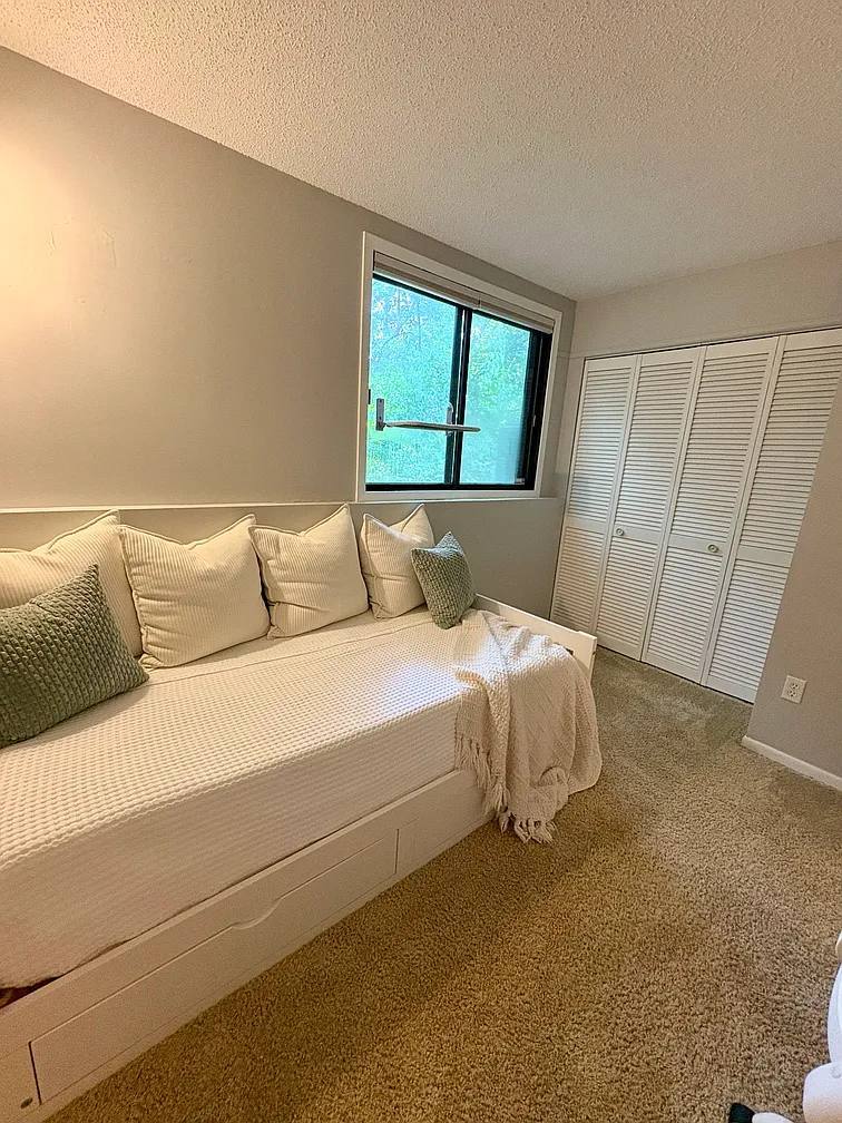 Building Photo - 5515 Pompano Dr