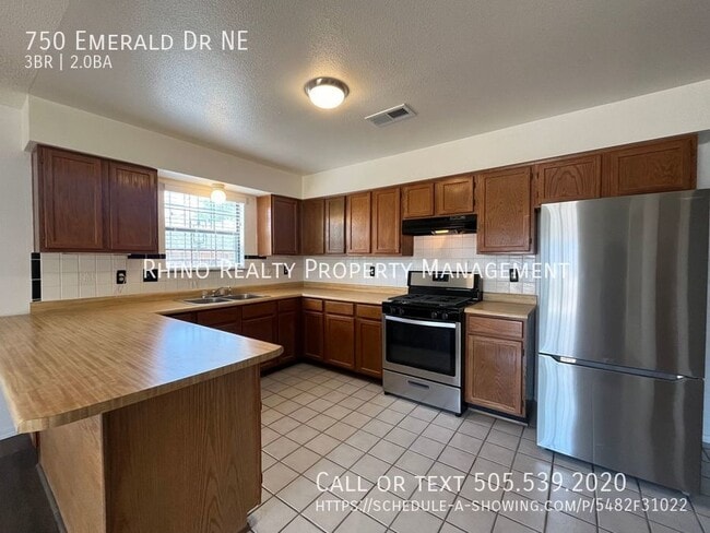 Building Photo - 750 Emerald Dr NE