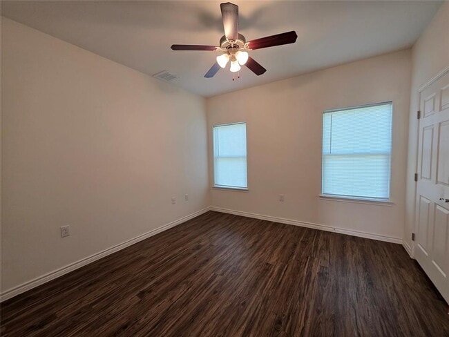 Building Photo - 6326 Red Oak Dr