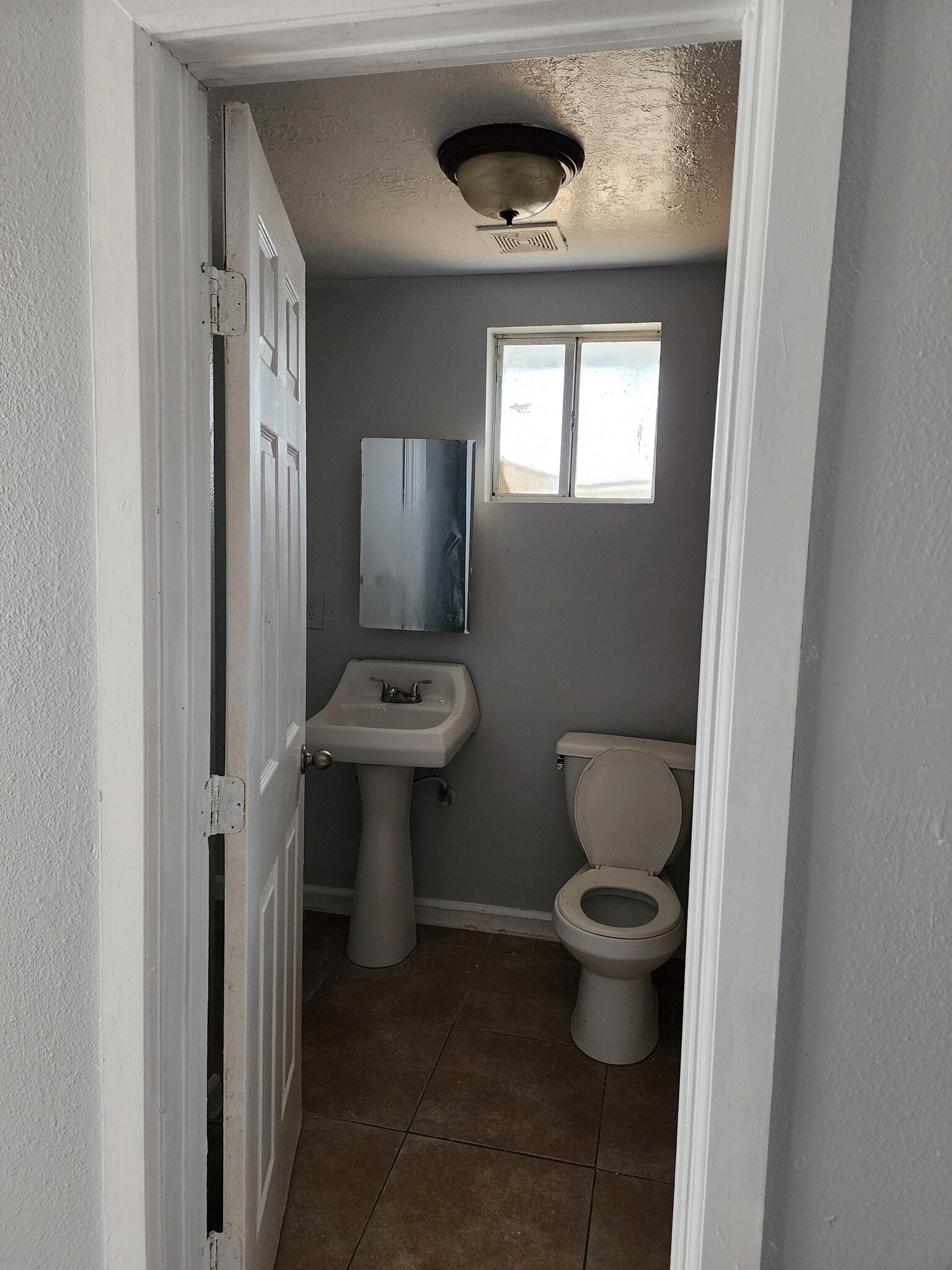 Building Photo - 13802 Hooper Rd