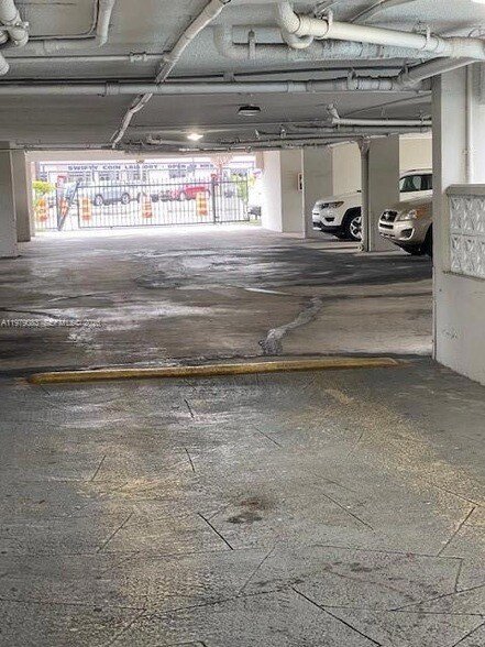 Building Photo - 13455 NE 10th Ave