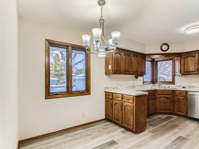 Building Photo - 12625 Monterey Ave S