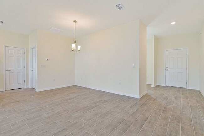 Building Photo - ** 3 + Den Home in NW Cape ~ 2 Car Garage **