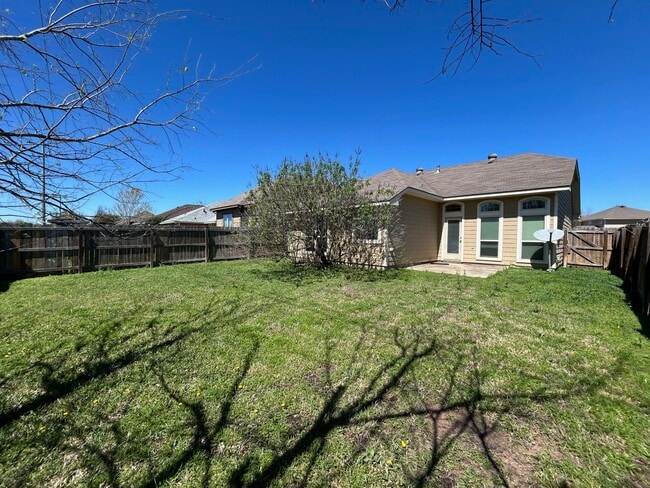 Building Photo - 2824 Silver Oak Dr