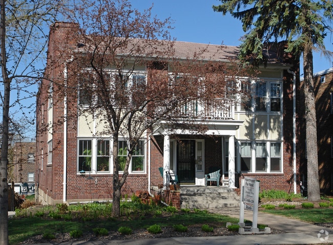Building Photo - Montrose Place