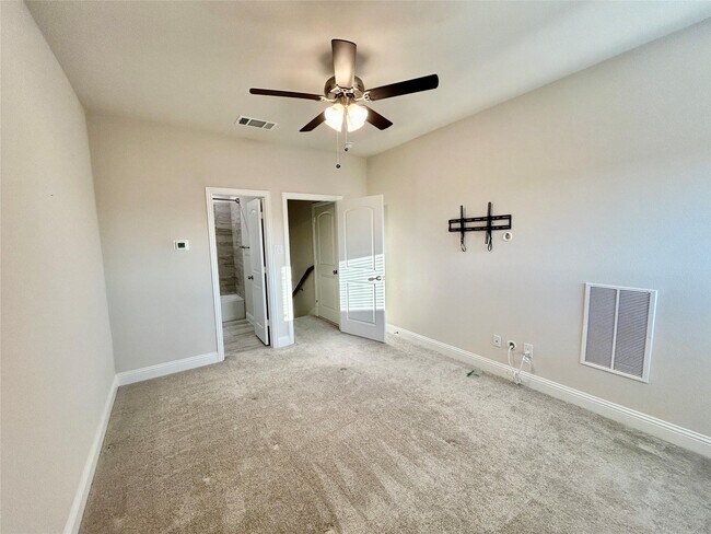 Building Photo - 541 Firethorn Dr