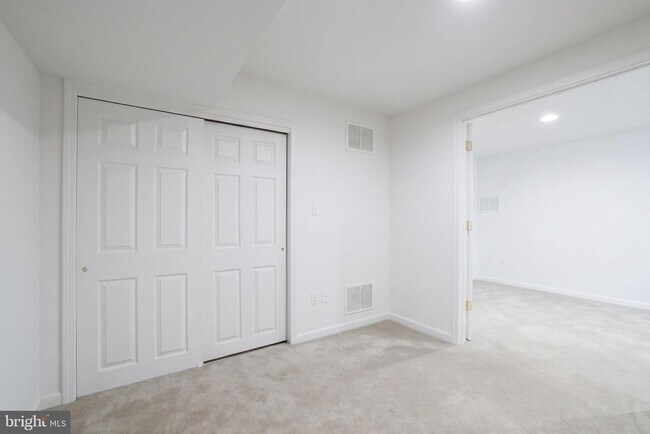 Building Photo - 6 Ocean Breeze Ct