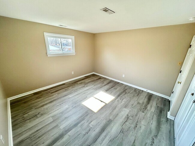 Building Photo - 7953 Meadow Dr