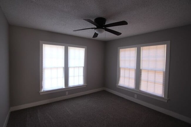 Building Photo - Top Floor-Triplex Unit in Tyler! Coming Soon!