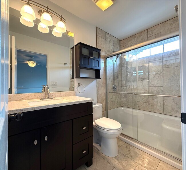 Building Photo - 924 Park Hill Cir